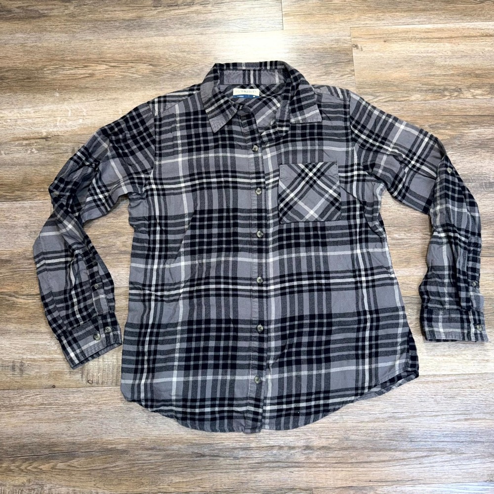 Magellan Outdoors Button-Up Flannel Shirt Womens M Black Gray Plaid Chest Pocket